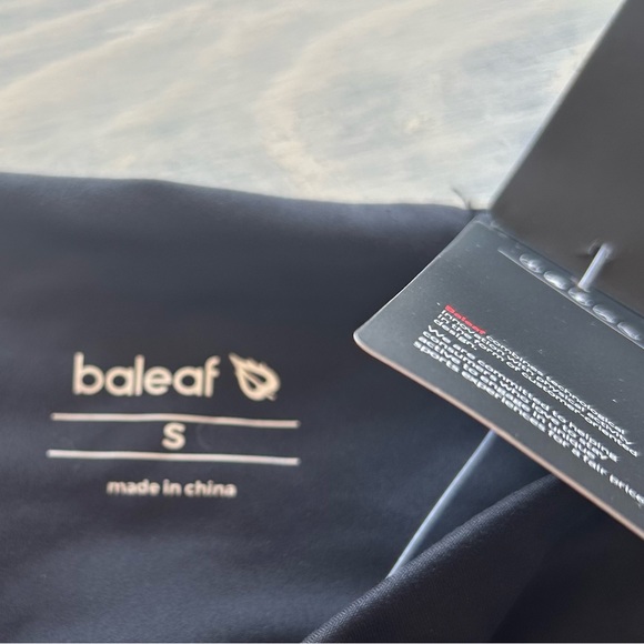 NEW BALEAF black Capri Leggings w Pockets Yoga Running Compression Pants - Picture 5 of 6